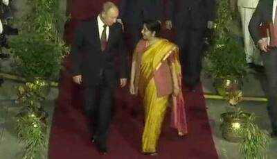 Russian President Vladimir Putin arrives in India; S-400 missile deal likely to be signed tomorrow