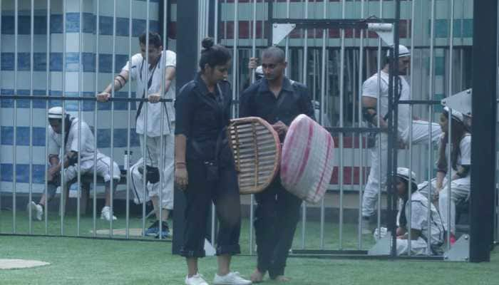 Bigg Boss 12 written updates: Deepak Thakur creates ruckus inside the house 