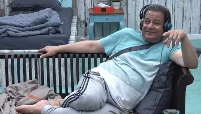 Bigg Boss 12: Anup Jalota not pleased with Jasleen Matharu - Shivashish Mishra&#039;s banter - Watch