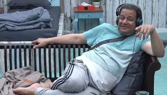 Bigg Boss 12: Anup Jalota not pleased with Jasleen Matharu - Shivashish Mishra's banter - Watch