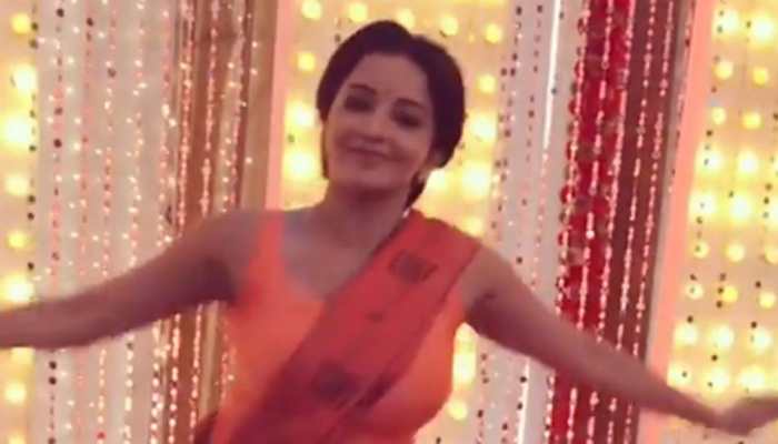 Monalisa&#039;s dandiya video will make you hit the dance floor this Navratri