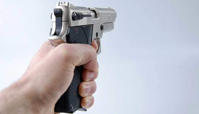 Delhi: Man barges into girlfriend&#039;s house, commits suicide with pistol