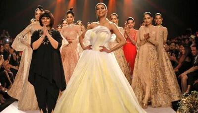 Sushmita Sen turns a stunning showstopper for Neeta Lulla at fashion show—Watch