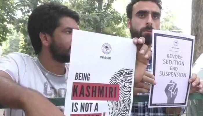 Sedition case: AMU students hold protest, say &#039;being Kashmiri is not a crime&#039; 