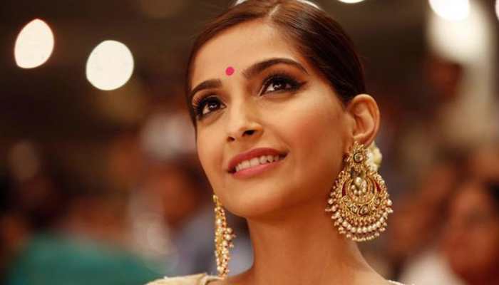 Sonam Kapoor Ahuja gears up for Dussehra celebrations in a gorgeous blue lehenga—Pic