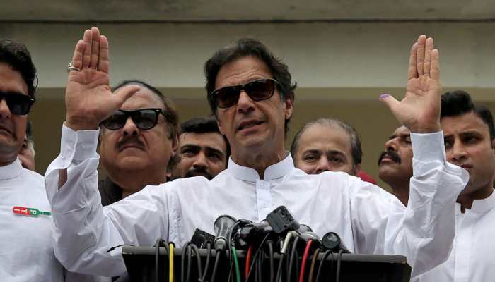 Women not allowed without dupatta in Imran Khan&#039;s &#039;Naya Pakistan&#039;?