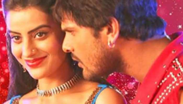 Khesari Lal Yadav and Akshara Singh's chemistry in Dhoka Deti Hai song is unmissable - Watch