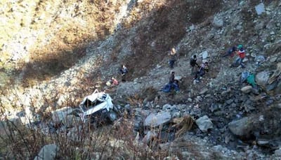 Himachal Pradesh: 1 dead, 9 injured after vehicle falls into gorge