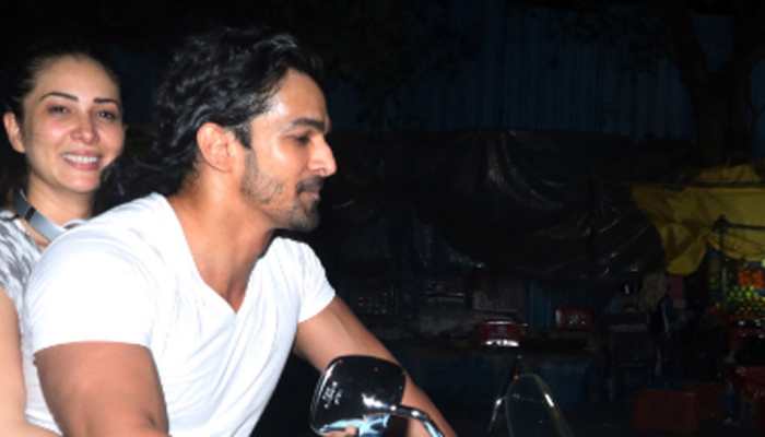 Kim Sharma-Harshvardhan Rane sneak out a scooty ride at night, paps go crazy clicking them!