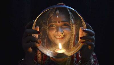 Karwa Chauth 2018: Moonrise timings in Delhi, Gurgaon, Mumbai, Amritsar, Chandigarh, Jammu