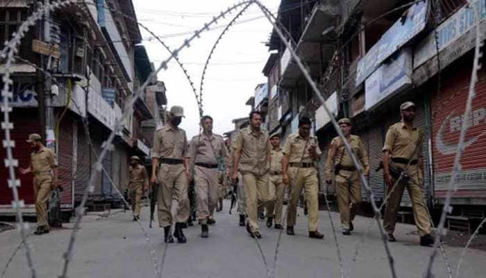 Police officer shot by terrorists in Jammu and Kashmir&#039;s Badgam, critically injured