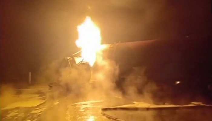 Gas tanker explodes on Yamuna expressway, 5 other vehicles engulfed in fire, 3 seriously injured