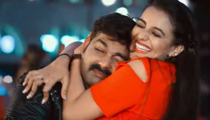 Pawan Singh and Akshara Singh&#039;s chemistry in Locker Me Jawani song will make your day - Watch