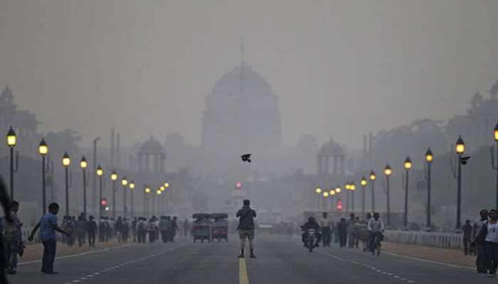 Delhi&#039;s air quality remains &#039;very poor&#039;, thick haze engulfs national capital 