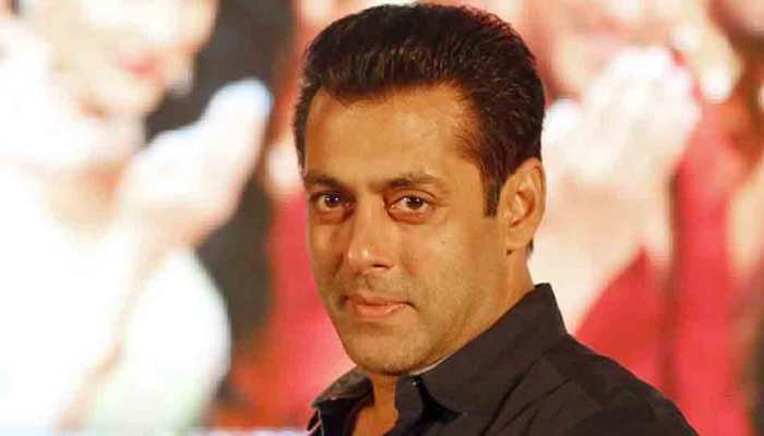 Salman Khan&#039;s two different look from Bharat sets leaked, go viral on Internet