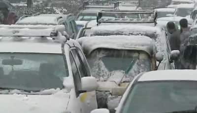 Kashmir Valley cut off due to heavy snowfall, several flights cancelled