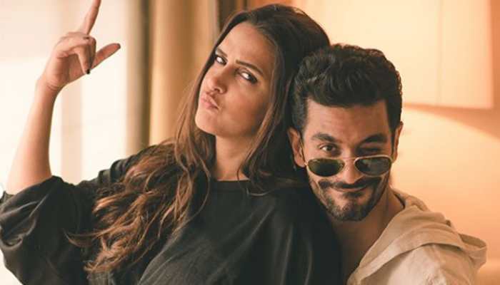 Mom-to-be Neha Dhupia&#039;s latest photoshoot with husband Angad Bedi is too cute to miss!