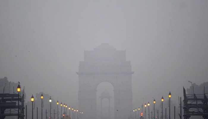 Ahead of Diwali, Delhi-NCR turns into gas chamber as air quality turns &#039;severe&#039;