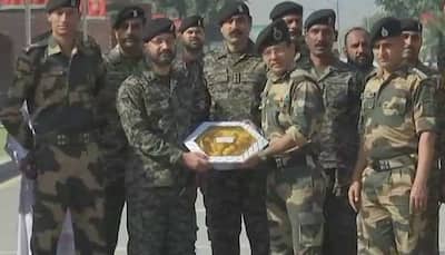 Diwali 2018: BSF and Pakistan Rangers excahnge sweets at Attari-Wagah border