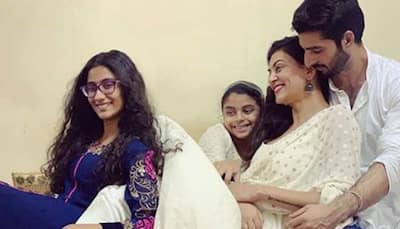 Sushmita Sen, Rohman Shawl and kids pose for family pics