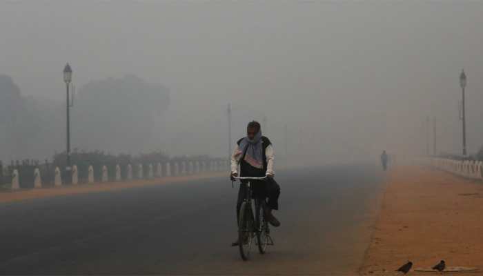 Delhi&#039;s air quality turns hazardous, thick smog engulfs city