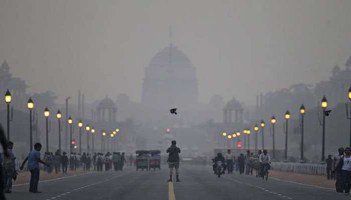 Air quality in Delhi &#039;very poor&#039;, people advised to stay indoors