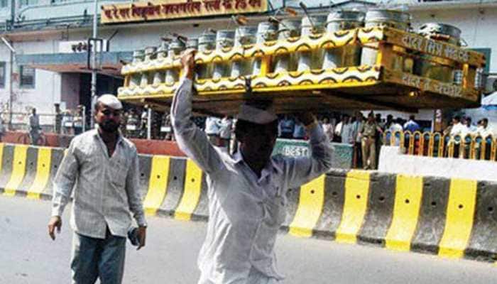 Mumbai&#039;s iconic Dabbawalas to join Sena chief Uddhav Thackeray&#039;s Ayodhya march