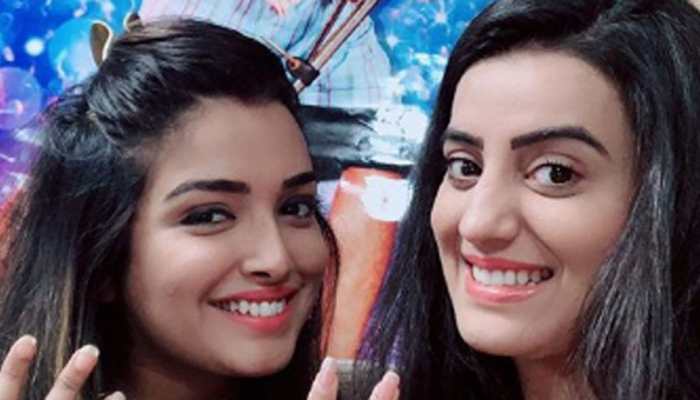 Akshara Singh promotes Amrapali Dubey&#039;s Nirahua Hindustani 3 in the cutest way possible