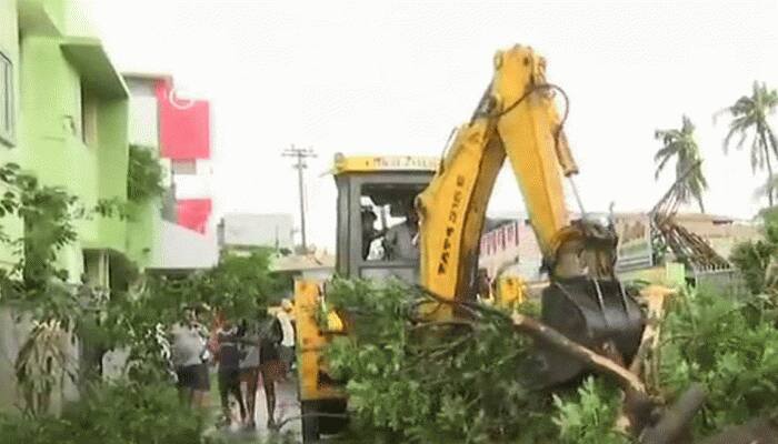 Rajnath Singh assures Tamil Nadu government of central help to deal with cyclone &#039;Gaja&#039;