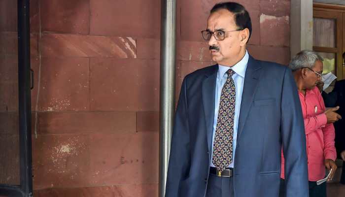 SC adjourns hearing on CBI chief Alok Verma&#039;s plea, says none of you deserve a hearing after media leak