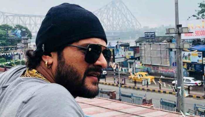 Khesari Lal Yadav shares his look from 'Coolie No 1' with fans — Check out