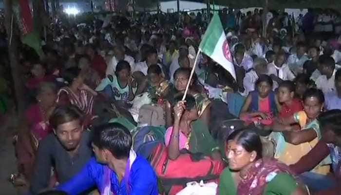 Farmer protest at Mumbai&#039;s Azad Maidan called off after getting assurance from Fadnavis