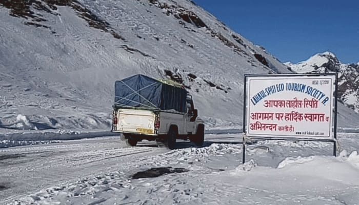 Traffic resumes at Manali to Darcha road after BRO finishes snow clearing operations