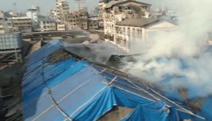 Fire breaks out in Mumbai&#039;s Mangaldas Market