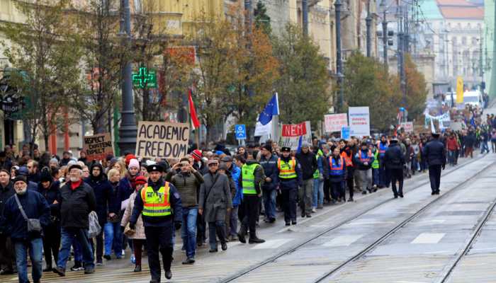 Hungary: Students rally in Budapest to keep Soros-founded school