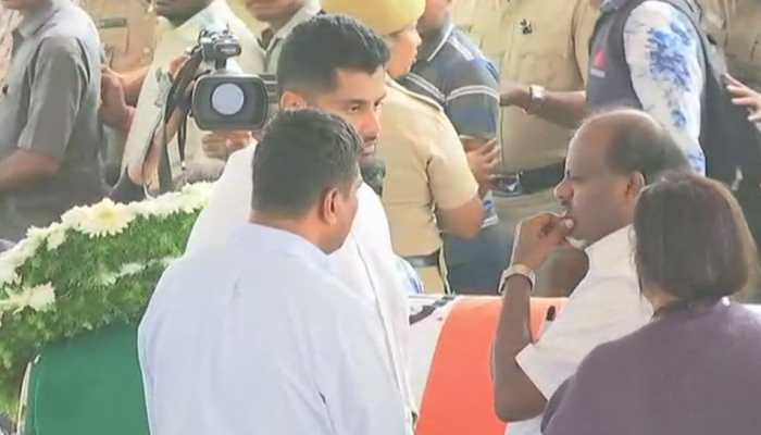 Three-day-mourning in Karnataka on MH Ambareesh's death; politicians, actors make a beeline to pay respect