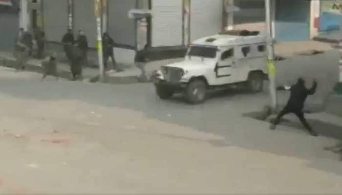 Protesters pelt stones on vehicles of security forces after encounter in Jammu and Kashmir&#039;s Shopian