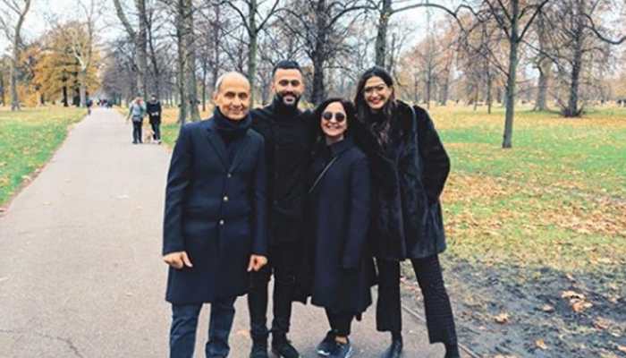 Sonam Kapoor Ahuja shares an adorable picture with Anand Ahuja and family