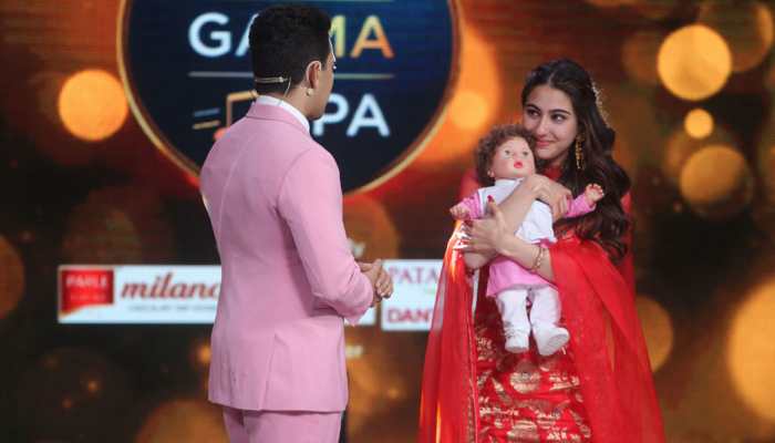 Sara Ali Khan holds famous Taimur doll on Sa Re Ga Ma Pa sets and it&#039;s a sight to behold! See pics