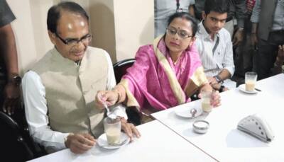 Madhya Pradesh Assembly elections: A day ahead of polling, Shivraj Singh Chouhan took coffee break with family, enjoyed sambhar vada