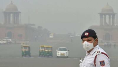 Thick haze envelopes Delhi, air quality 'very poor'