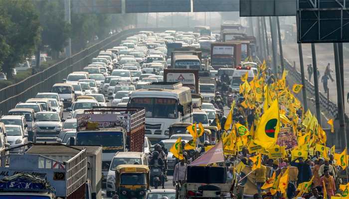 After day-long march, farmers brave chilly night at Ramlila Maidan