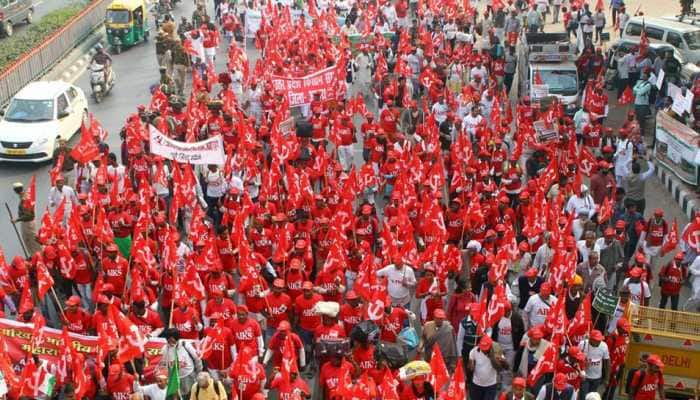 Ayodhya nahi, karz maafi chahiye: Farmers' chant echo during Kisan Mukti March in Delhi