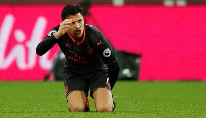 Manchester United&#039;s Alexis Sanchez hit by hamstring injury 