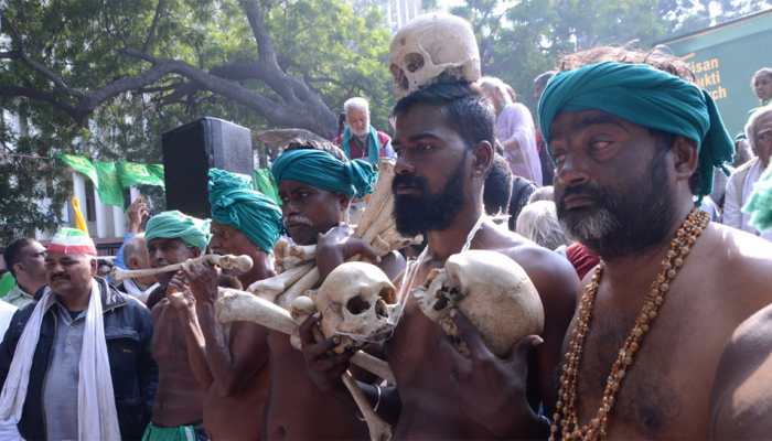 Ayyakannu-led farmers stage nude protest at Kisan rally