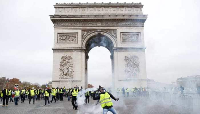 France mulls state of emergency after Paris riots, won&#039;t change policy