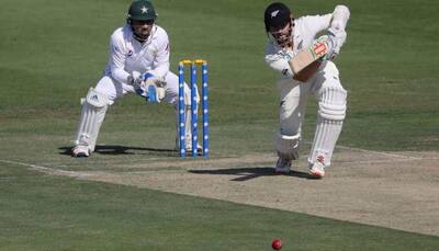 Kane Williamson holds up Yasir Shah as New Zealand limp to 229-7 against Pakistan