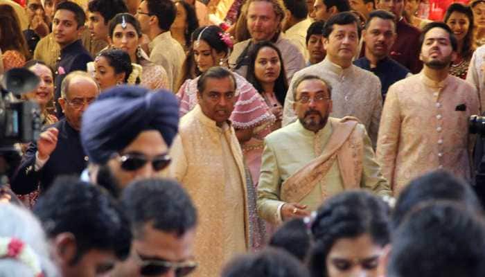 Isha Ambani Anand Piramal S Wedding Guests Arrive At Mukesh Ambani S Residence Antilla People News Zee News