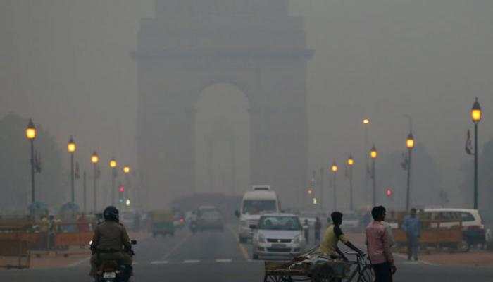 Delhiites wake up to foggy Monday morning, &#039;very poor&#039; air quality