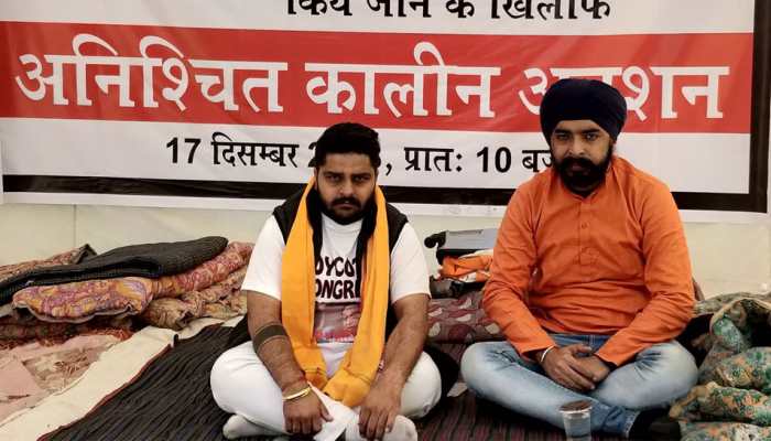 Tajinder Bagga demands Kamal Nath&#039;s removal over alleged role in 1984 anti-Sikh riots, goes on fast